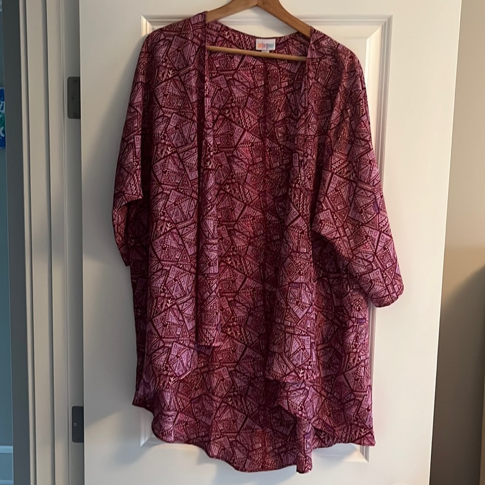 Medium LulaRoe geometry high low print. Never been worn!
